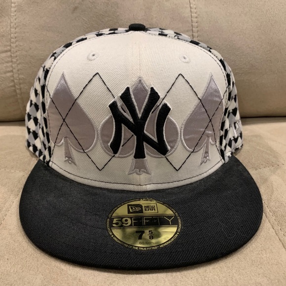 New Era NY Yankees Fitted Cap Black Hat 7 5/8 - Picture 6 of 6